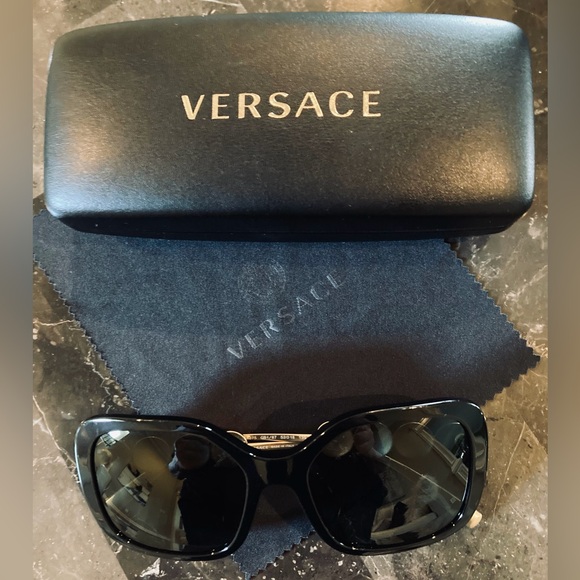 Versace Signature Medusa Coin Sunglasses with Case - Picture 5 of 15